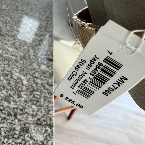 NWT Michael Kors gold watch (no longer available in stores) - Picture 3 of 10